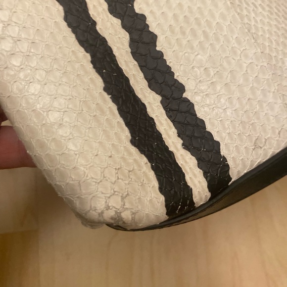 Alexander McQueen clutch - Picture 11 of 17